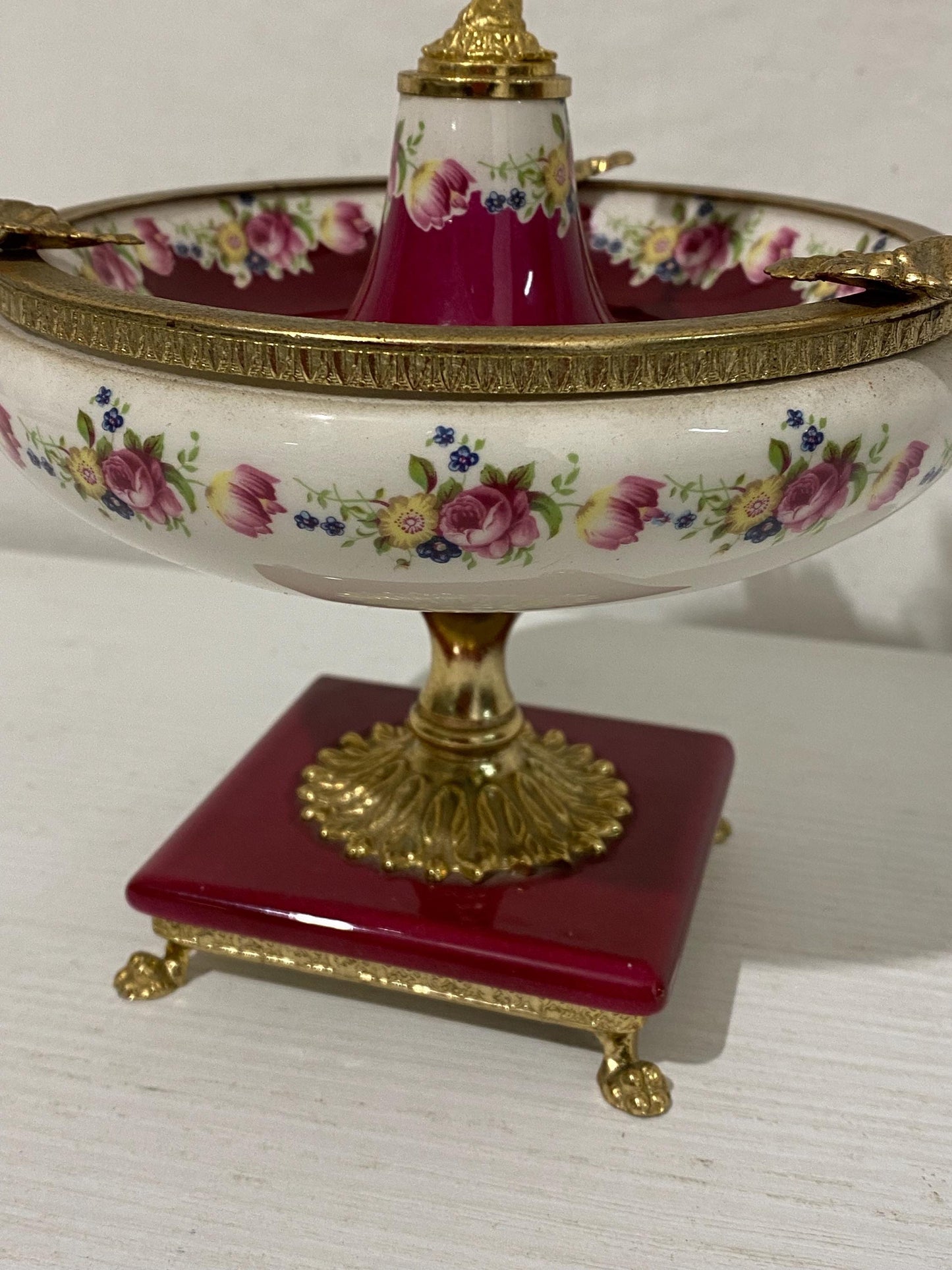 Elegante Centro Tavola in Porcellana Dipinta a Mano con Dettagli Dorati  23x15,5 cm
