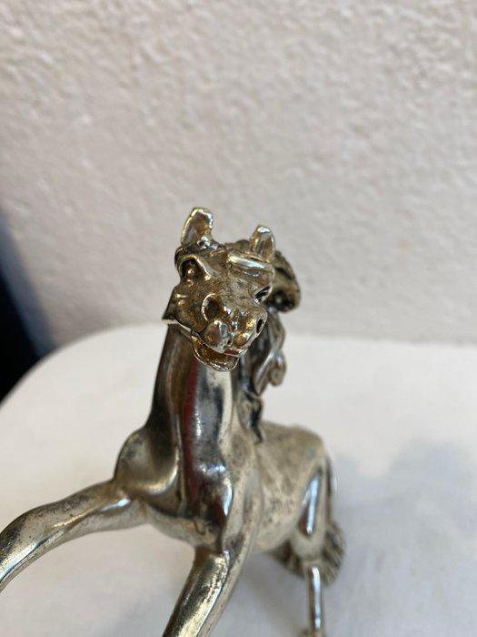 Cavallo Rampante in Metallo Placcato Argento - Scultura Decorativa Elegante - 19x17x5 cm