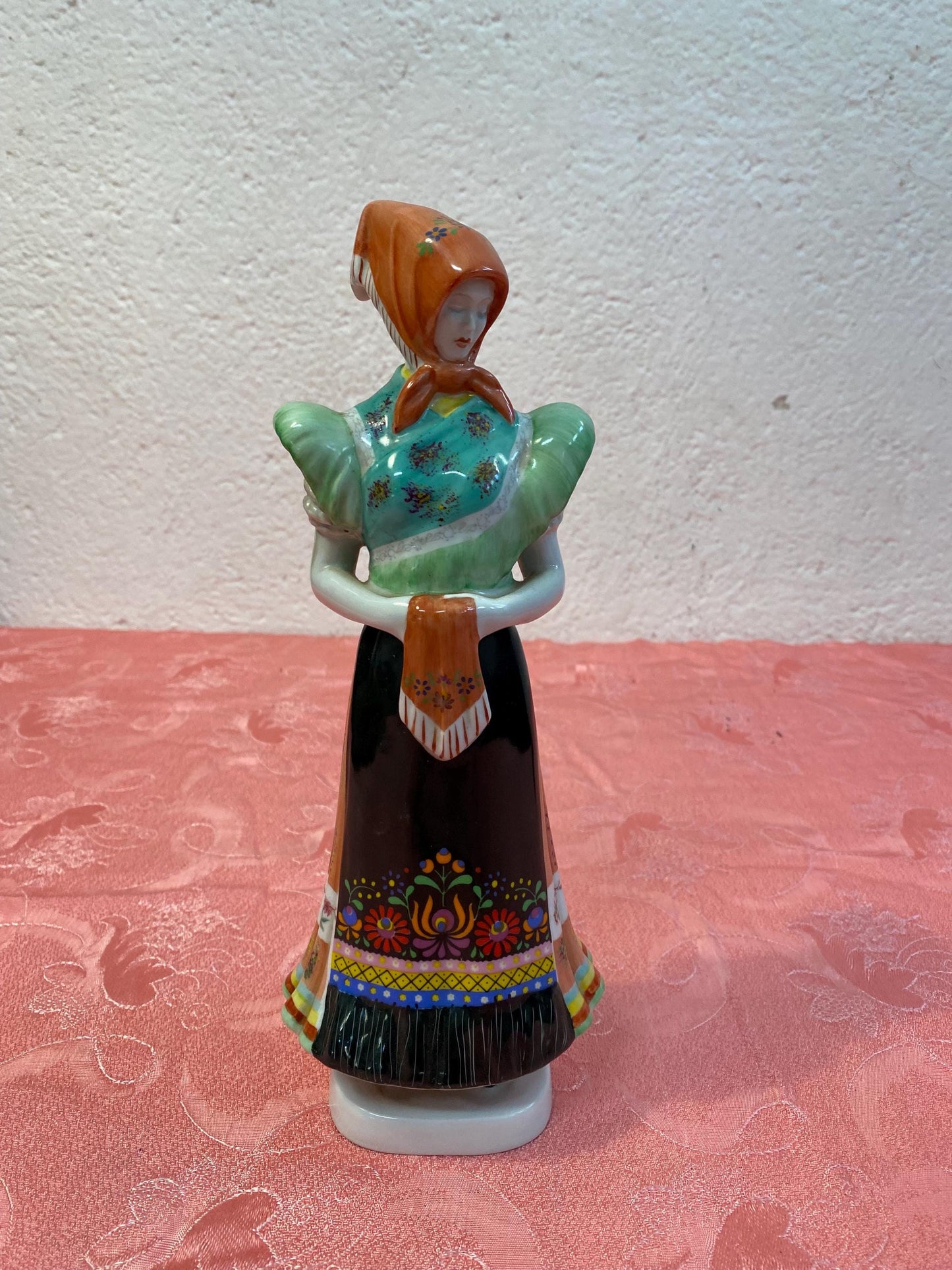 Statuetta in Porcellana Ungherese Dipinta a Mano - Abito Tradizionale - 29x10,5x8,5 cm