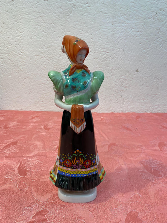 Statuetta in Porcellana Ungherese Dipinta a Mano - Abito Tradizionale - 29x10,5x8,5 cm