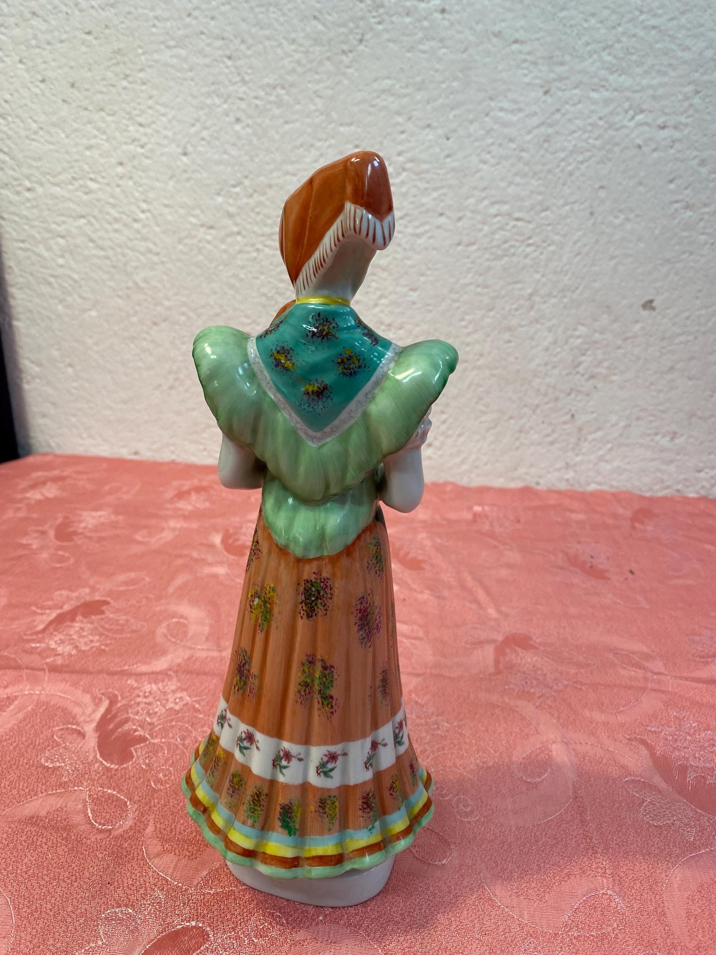 Statuetta in Porcellana Ungherese Dipinta a Mano - Abito Tradizionale - 29x10,5x8,5 cm