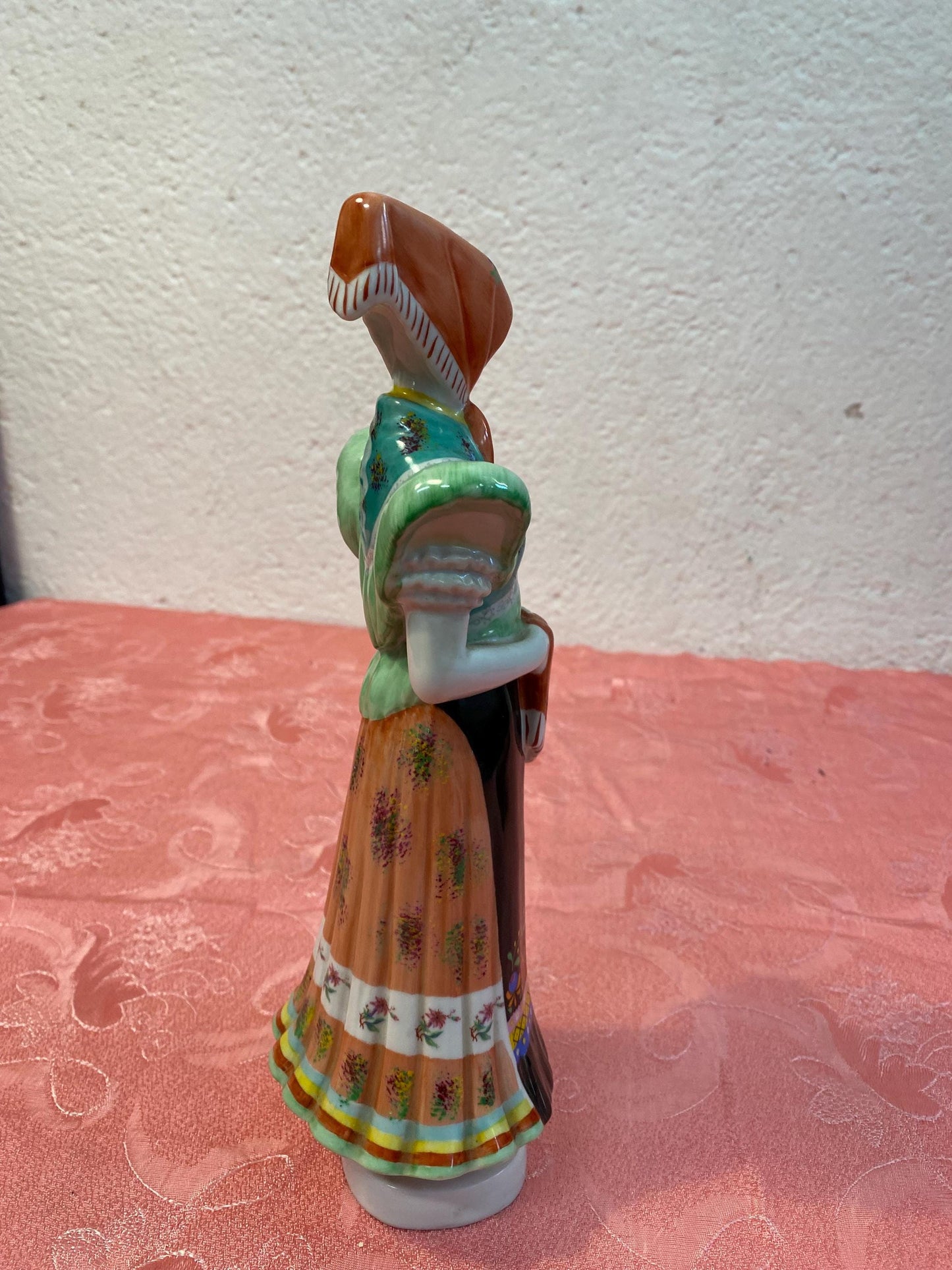 Statuetta in Porcellana Ungherese Dipinta a Mano - Abito Tradizionale - 29x10,5x8,5 cm