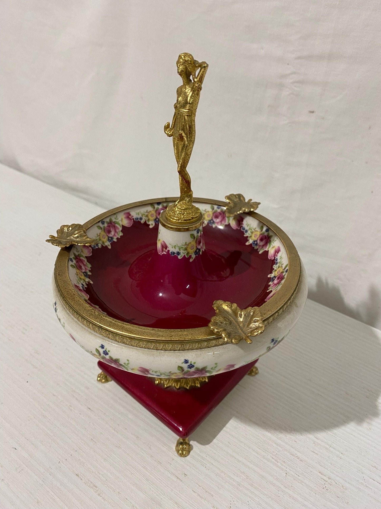 Elegante Centro Tavola in Porcellana Dipinta a Mano con Dettagli Dorati  23x15,5 cm