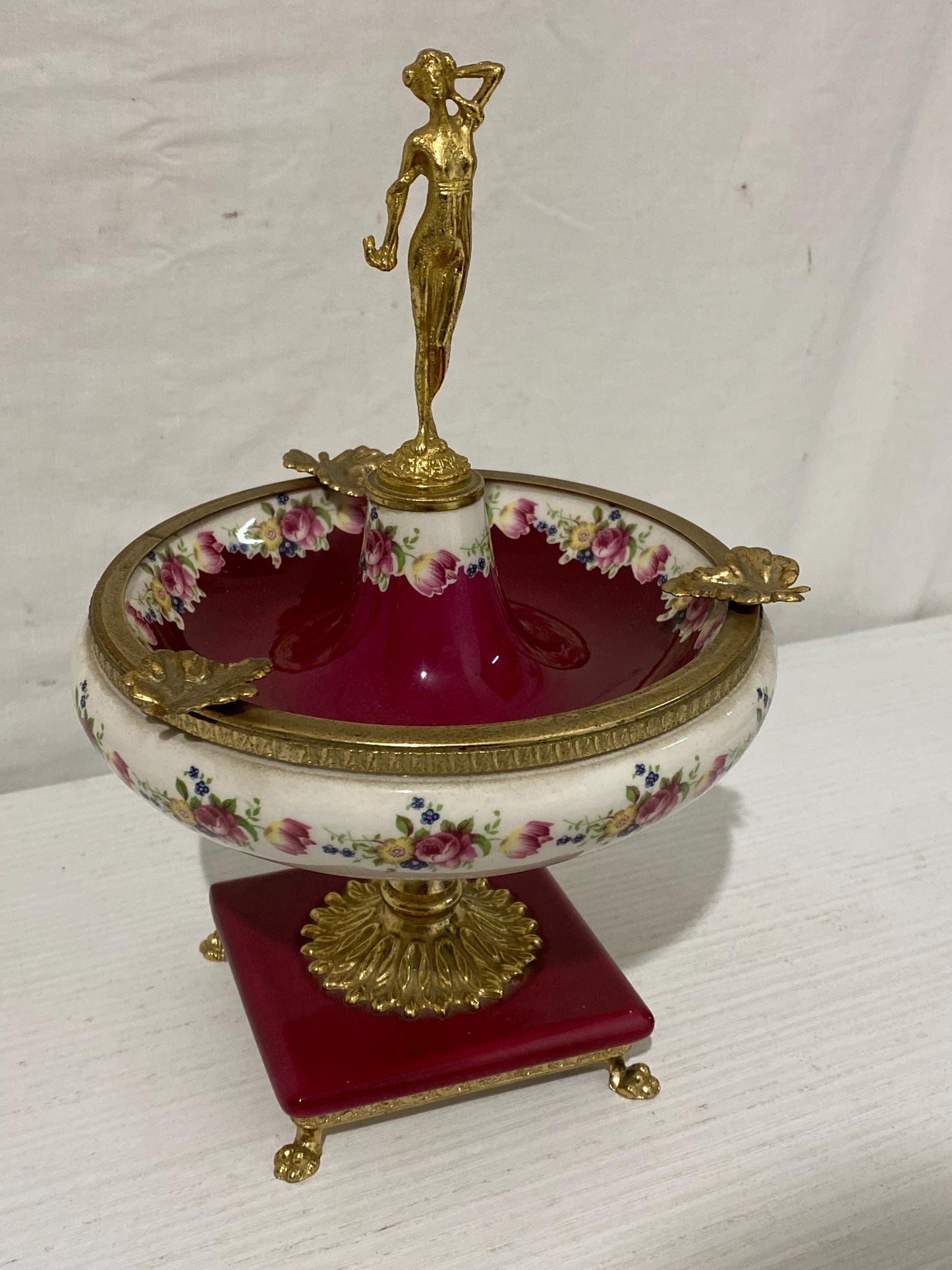 Elegante Centro Tavola in Porcellana Dipinta a Mano con Dettagli Dorati  23x15,5 cm