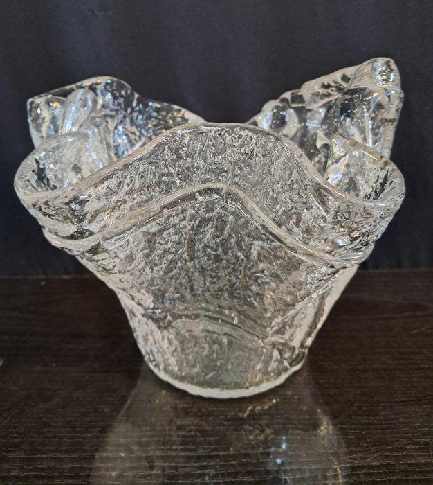 Vaso Vintage in Vetro Anni '70 a Forma di Fazzoletto - Elegante e Unico