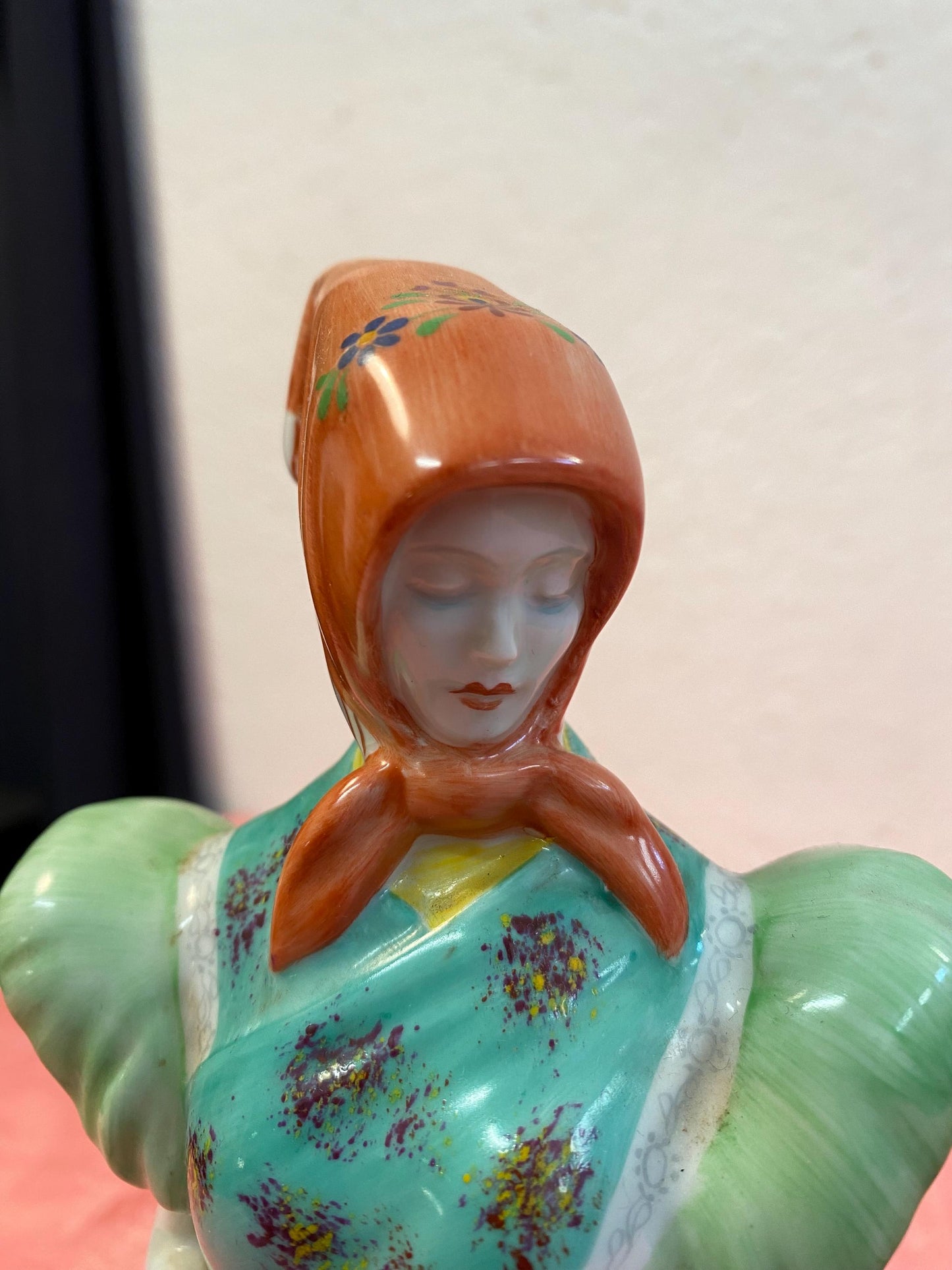 Statuetta in Porcellana Ungherese Dipinta a Mano - Abito Tradizionale - 29x10,5x8,5 cm