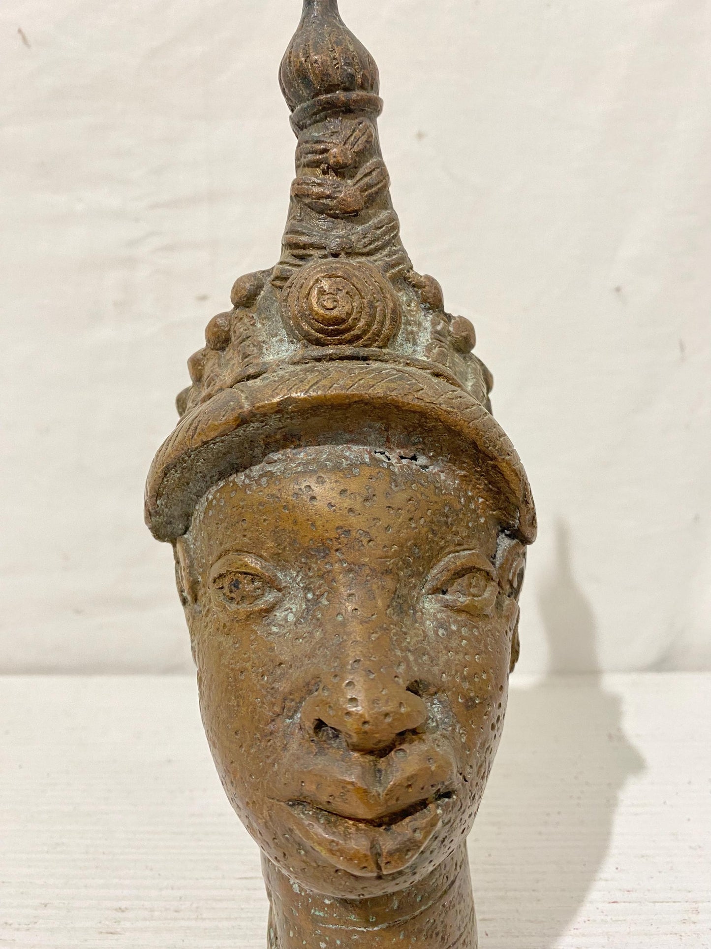 Testa Cerimoniale Yoruba in Bronzo Vintage - Arte Tribale Africana - 24,5x10x8 cm