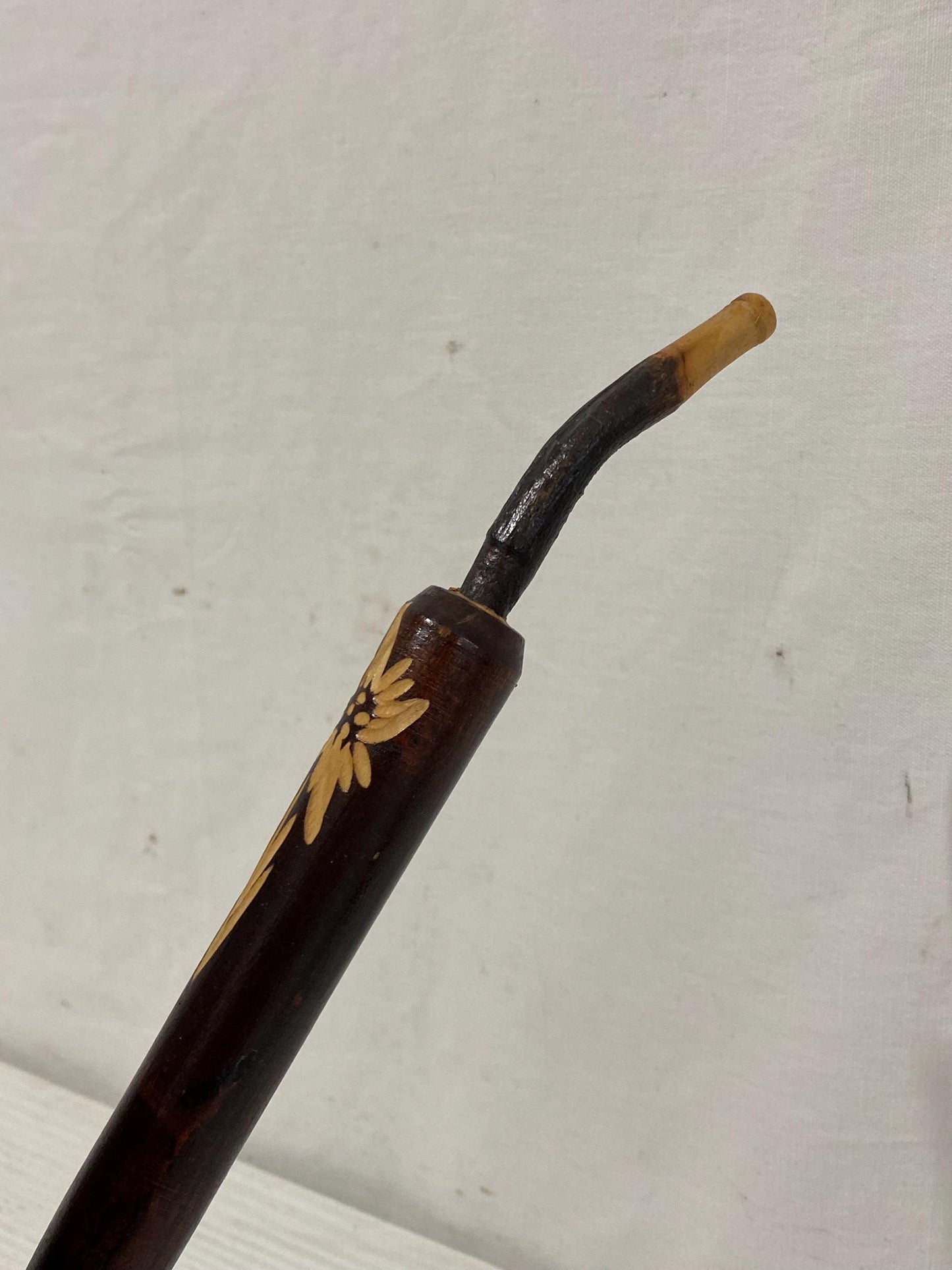 Pipa particolare Funzionante Vintage in Legno Intagliato con Motivo Floreale - 24x20x7 cm