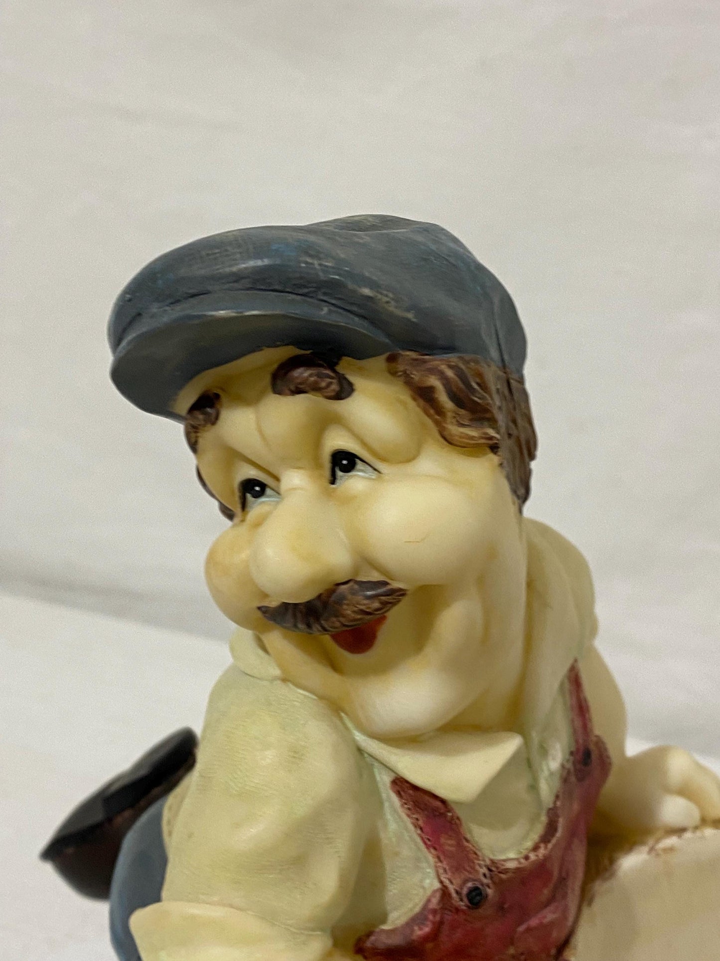 Portabottiglie in Resina Vintage - Contadino con Botte e Uva 23x21x13 cm