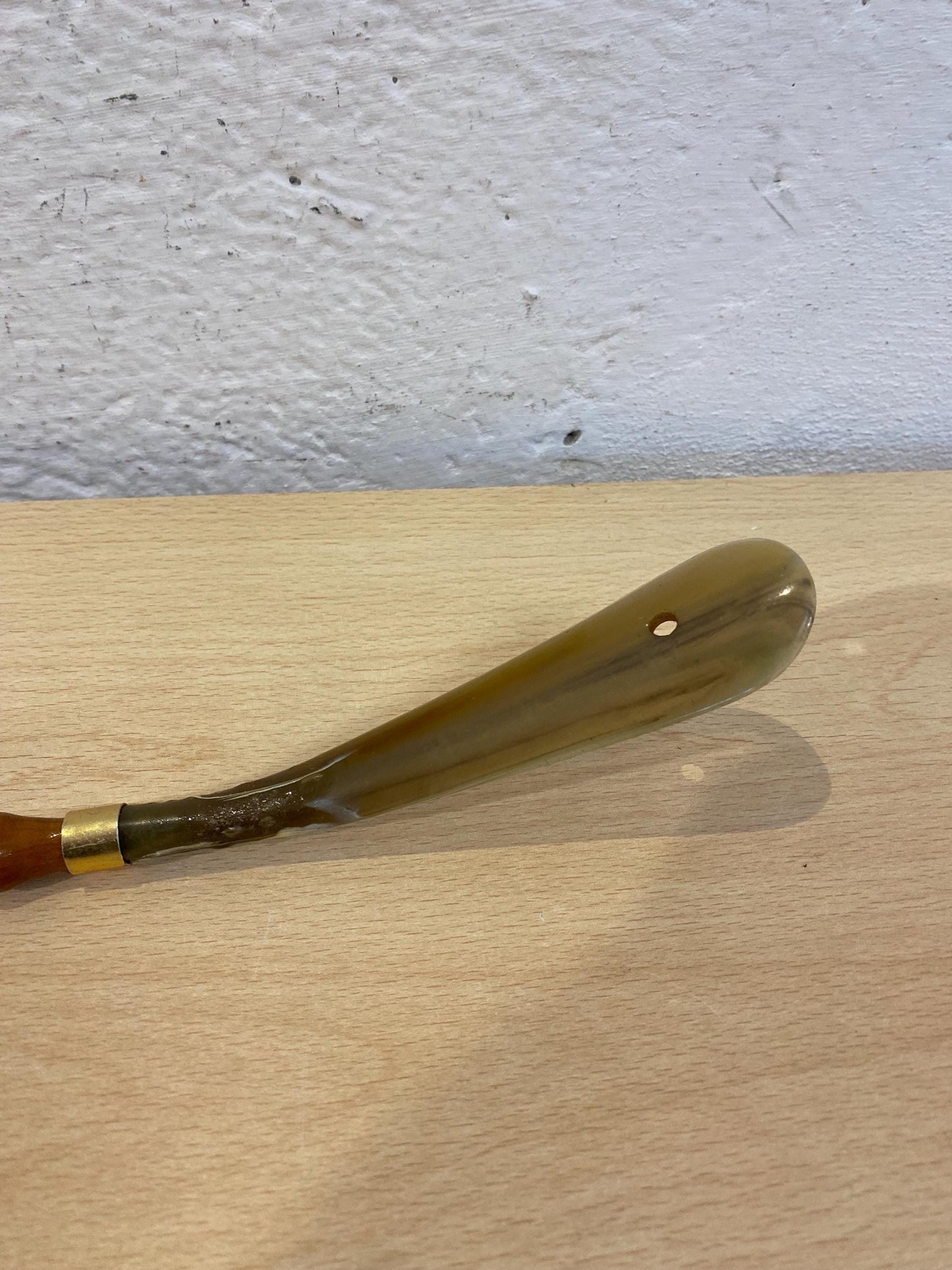 Calzascarpe Vintage in Bambù e Plastica - 55 cm - Design Originale con Manico a Forma di Mano