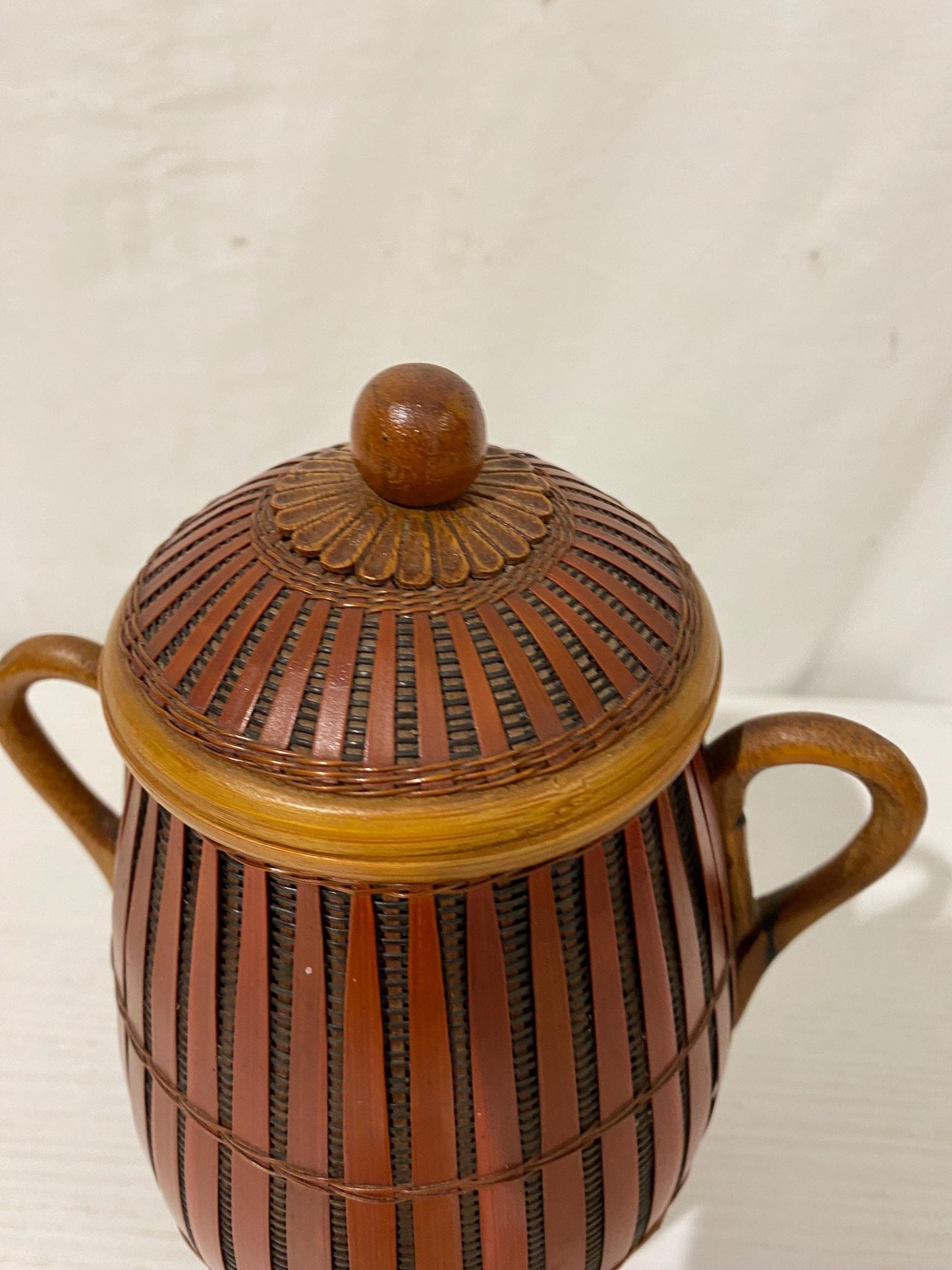 Antico Barattolo in terracotta smaltata e Bambù Intrecciato con Coperchio - Shanghai Handicrafts - 20x16x11 cm