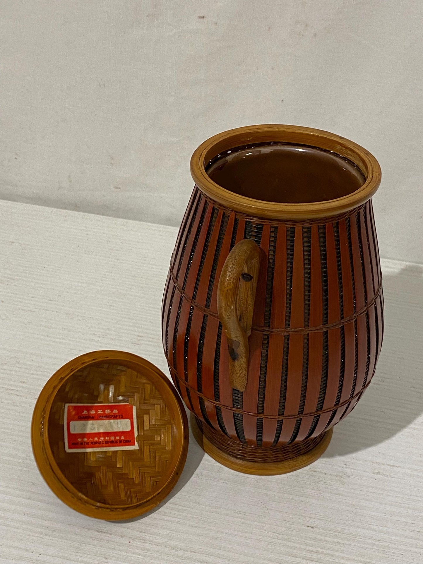 Antico Barattolo in terracotta smaltata e Bambù Intrecciato con Coperchio - Shanghai Handicrafts - 20x16x11 cm