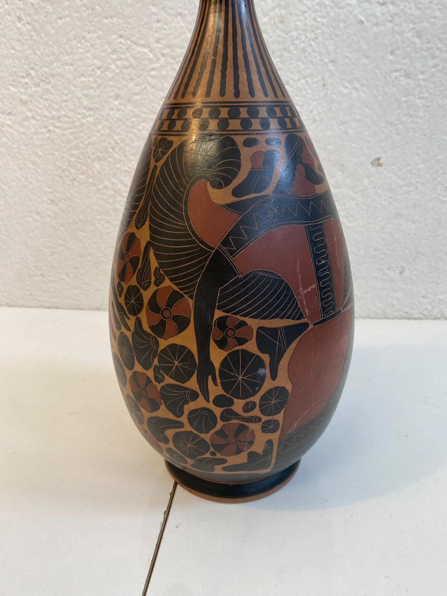 Lampada Vintage in Terracotta con Motivi Mitologici, Eleganza e Stile Classico, 40x18 cm