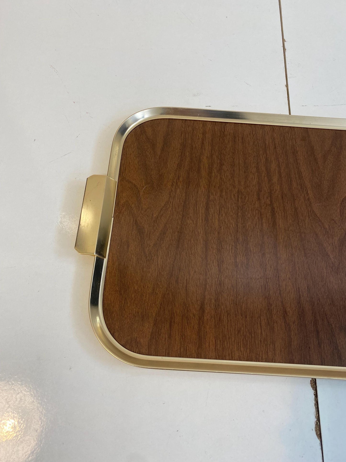 Vassoio Vintage Anni '60 in legno e ottone dorato  Stile retrò elegante (47,5x28,5 cm)