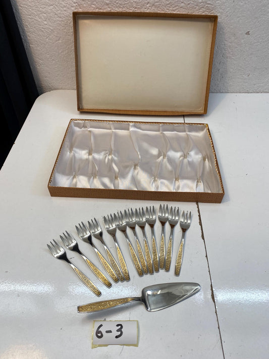 Set Vintage di Forchettine da Dessert e Paletta per Dolci  Acciaio Inox e Dettagli Dorati  Con Scatola Originale