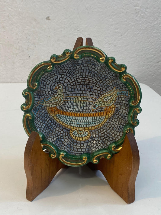 Piatto decorativo vintage in ceramica italiana, smalti a mosaico con colombe di Plinio, stile Ravenna, diametro 16,5 cm
