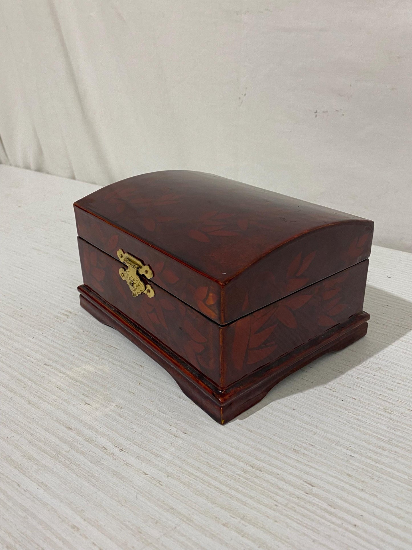 Scatola Portagioie Vintage con Carillon Funzionante - Elegante Legno Laccato e Tessuto Rosso (16x13x9 cm) - Regalo Rétro