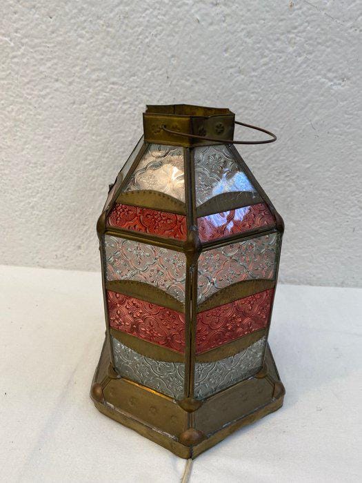 Lampada Marocchina in Ottone e Vetri Colorati - Lanterna Orientale da Tavolo o Comodino - Design Arabo con Sportello Apribile (27x19x19 cm)