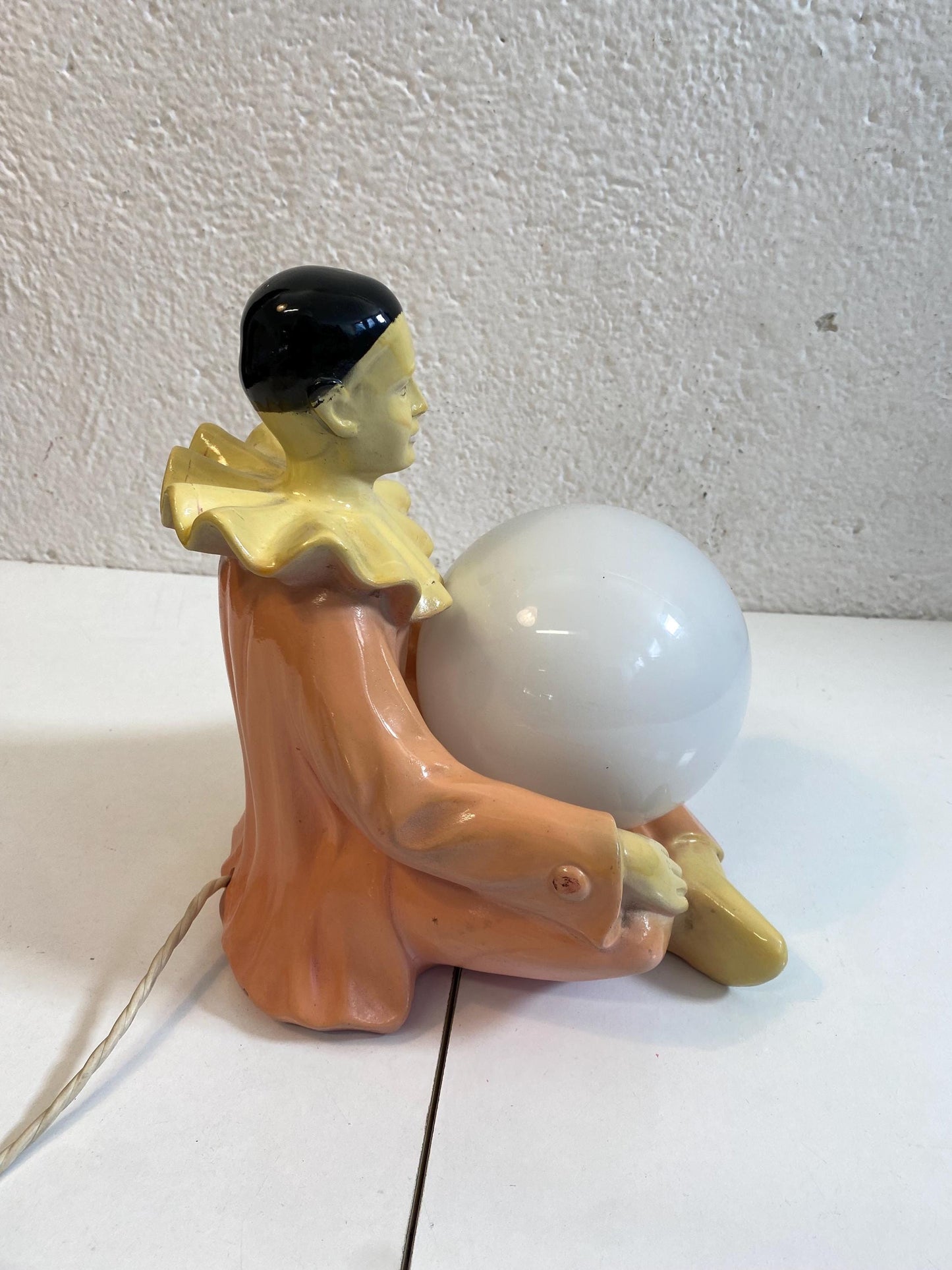 Lampada vintage Pierrot in ceramica con sfera luminosa  26x22 cm  Lampada da tavolo anni 60 stile Art Deco