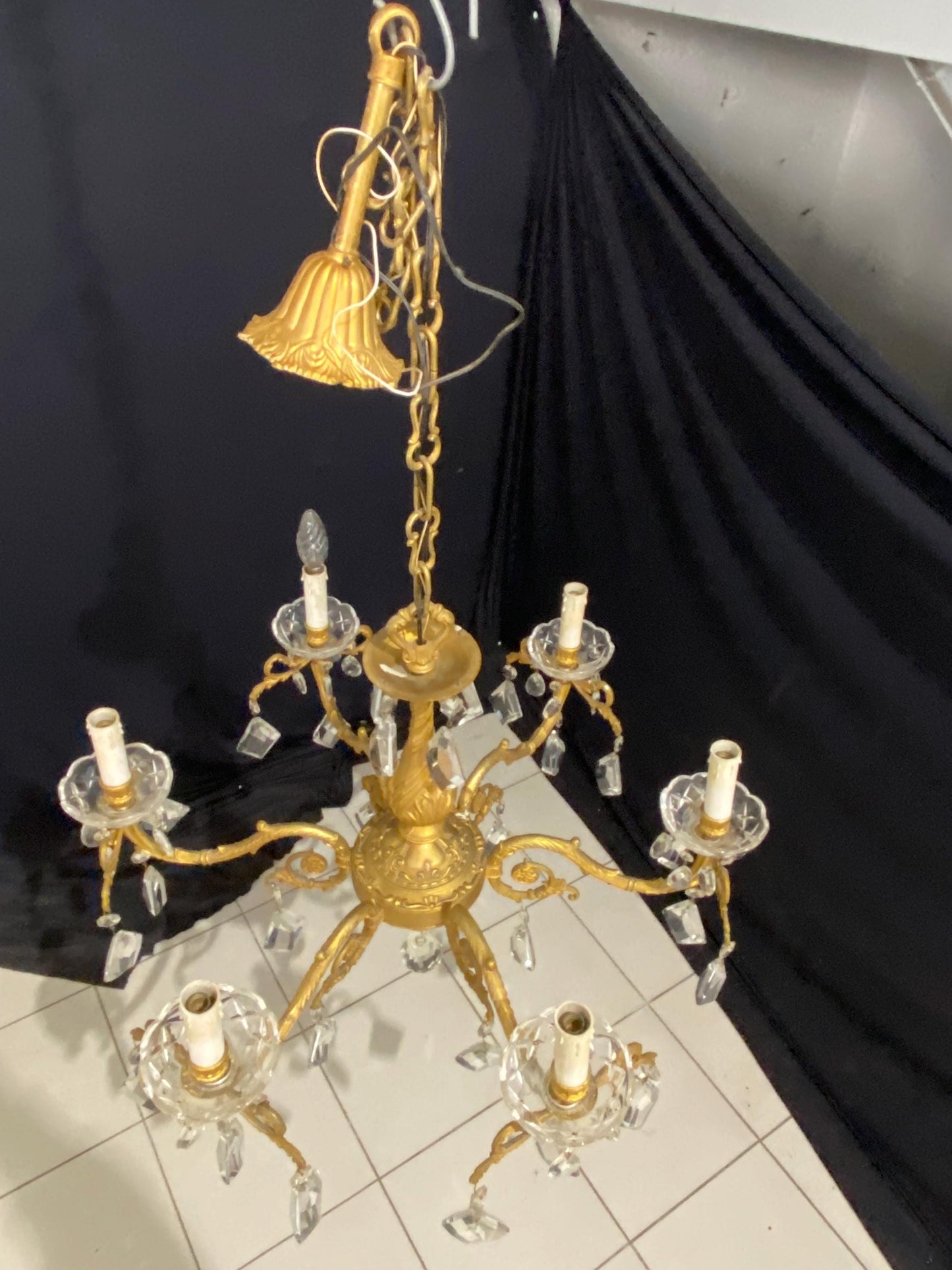 Lampadario Vintage in Ottone a 6 Luci con Gocce di Cristallo  68x48 cm, Stile Barocco Elegante