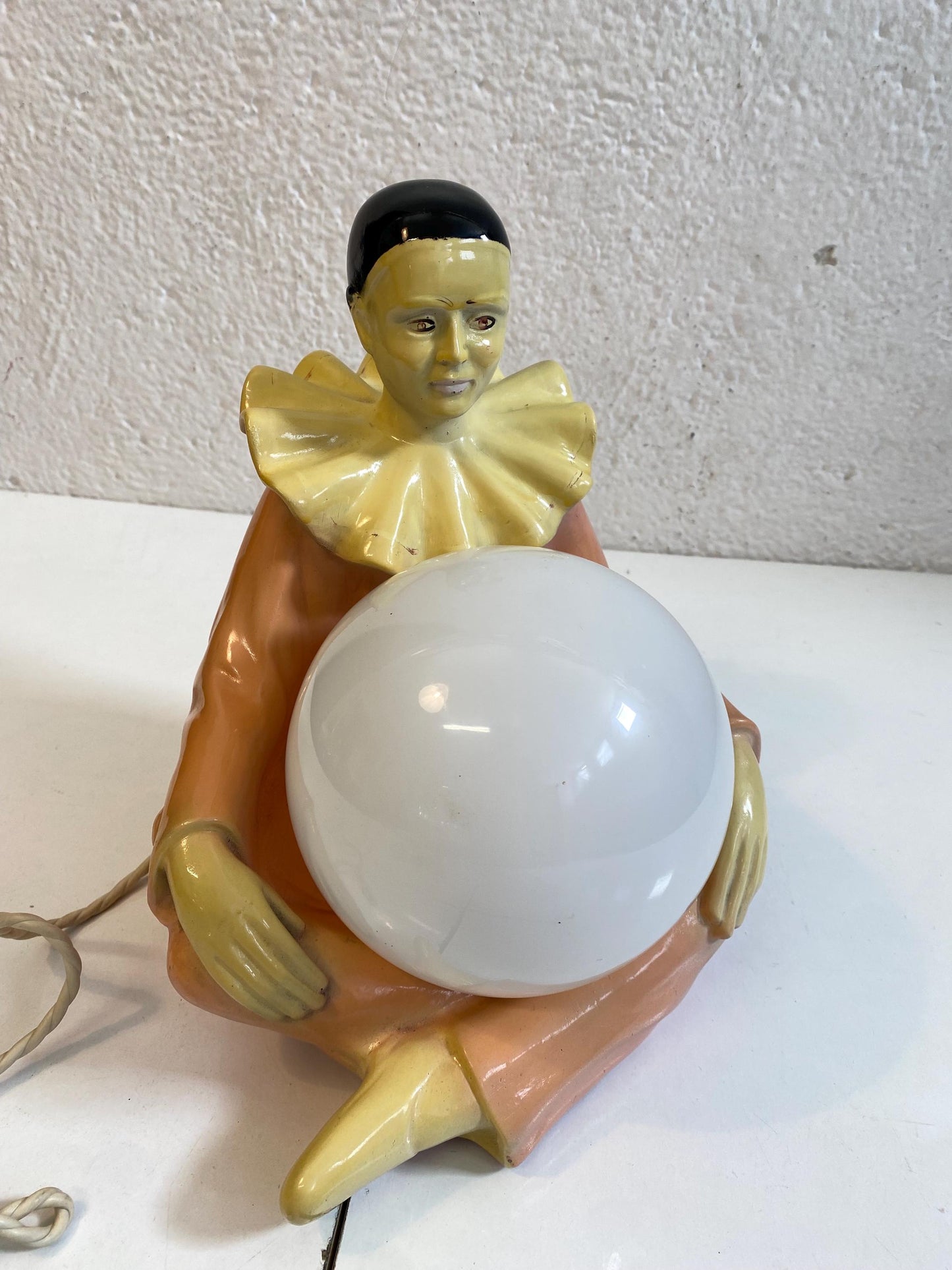 Lampada vintage Pierrot in ceramica con sfera luminosa  26x22 cm  Lampada da tavolo anni 60 stile Art Deco