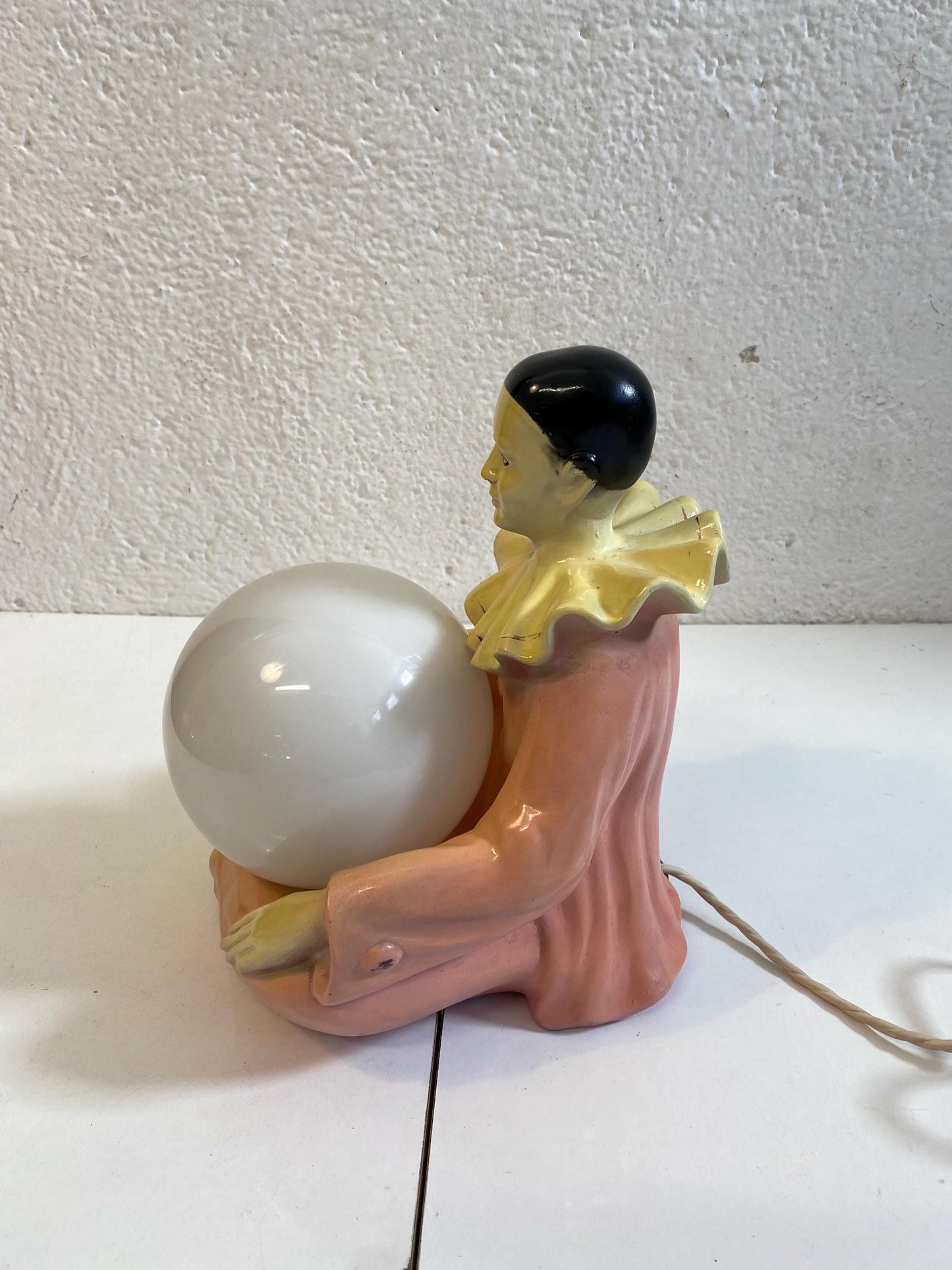 Lampada vintage Pierrot in ceramica con sfera luminosa  26x22 cm  Lampada da tavolo anni 60 stile Art Deco
