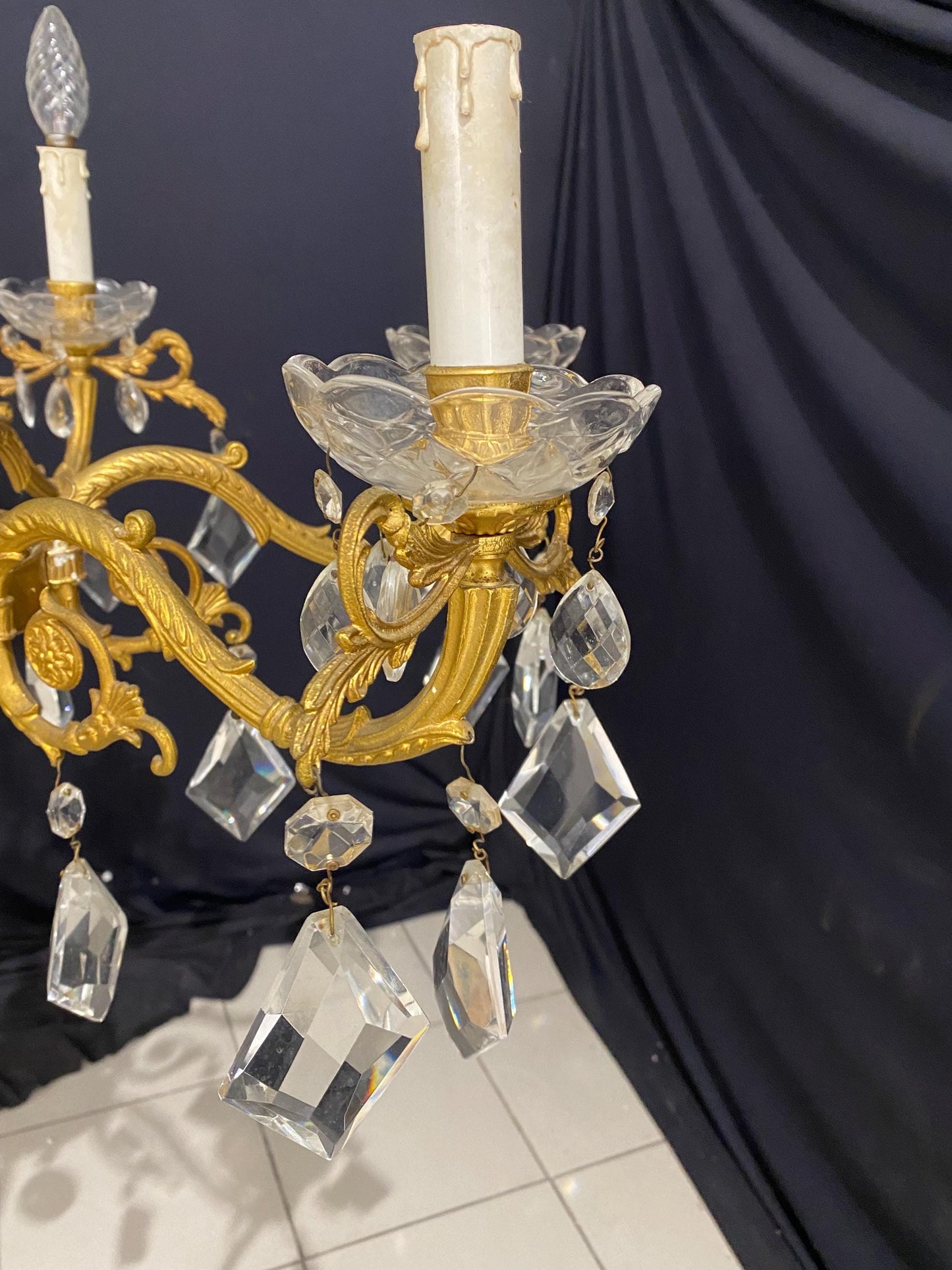 Lampadario Vintage in Ottone a 6 Luci con Gocce di Cristallo  68x48 cm, Stile Barocco Elegante
