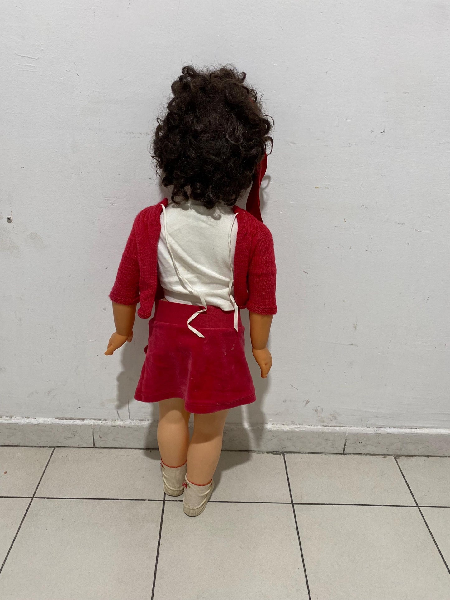 Bambola vintage italiana anni '70 90cm  Occhi mobili, capelli ricci, vestito rosso  Rara da collezione retro