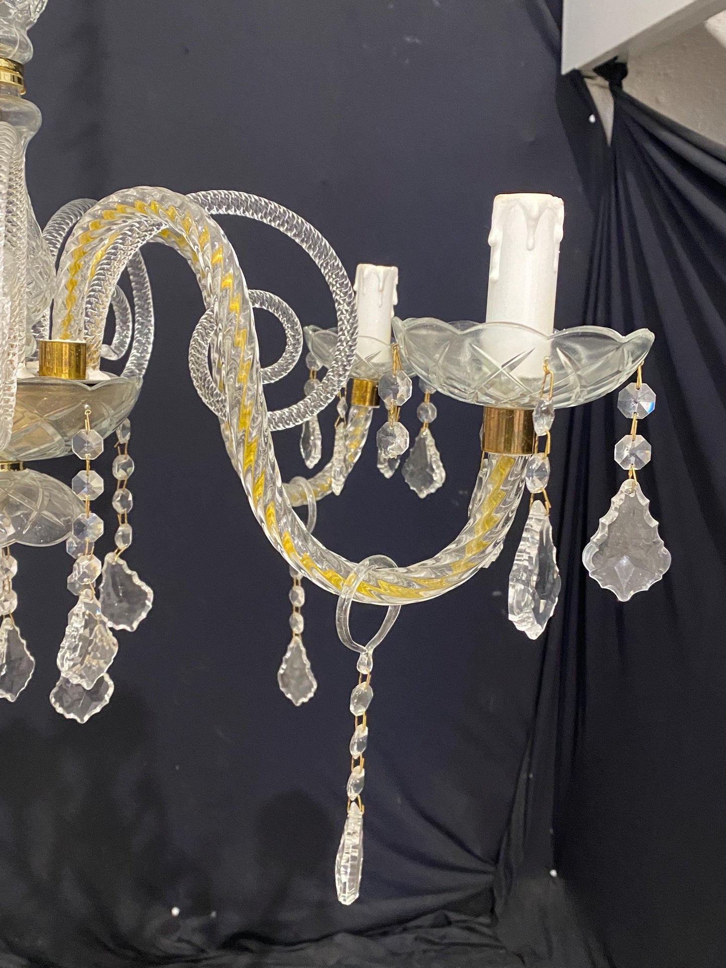 Lampadario vintage in vetro di Murano a 5 luci con pendenti, cristalli e dettagli oro, 40x60 cm regolabile  stile classico raffinato