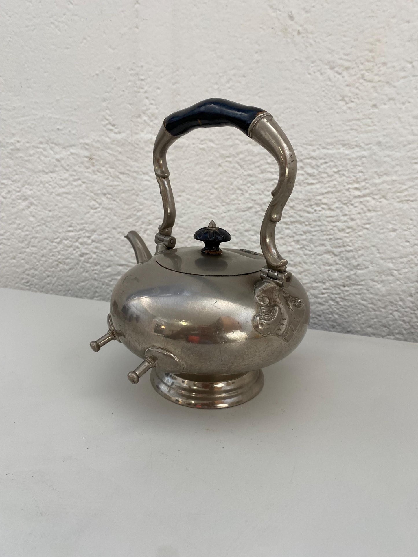 Teiera Samovar Luigi XV Rococo: Un Tocco Reggale per la Tua Casa da Favola