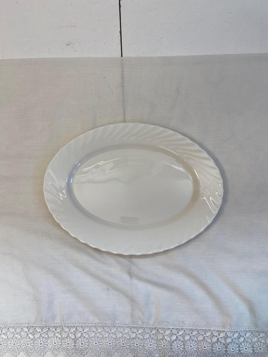 Piatto da portata ovale Arcopal France | Vetro opalino bianco 35x26 cm | Design vintage elegante per tavola e cucina