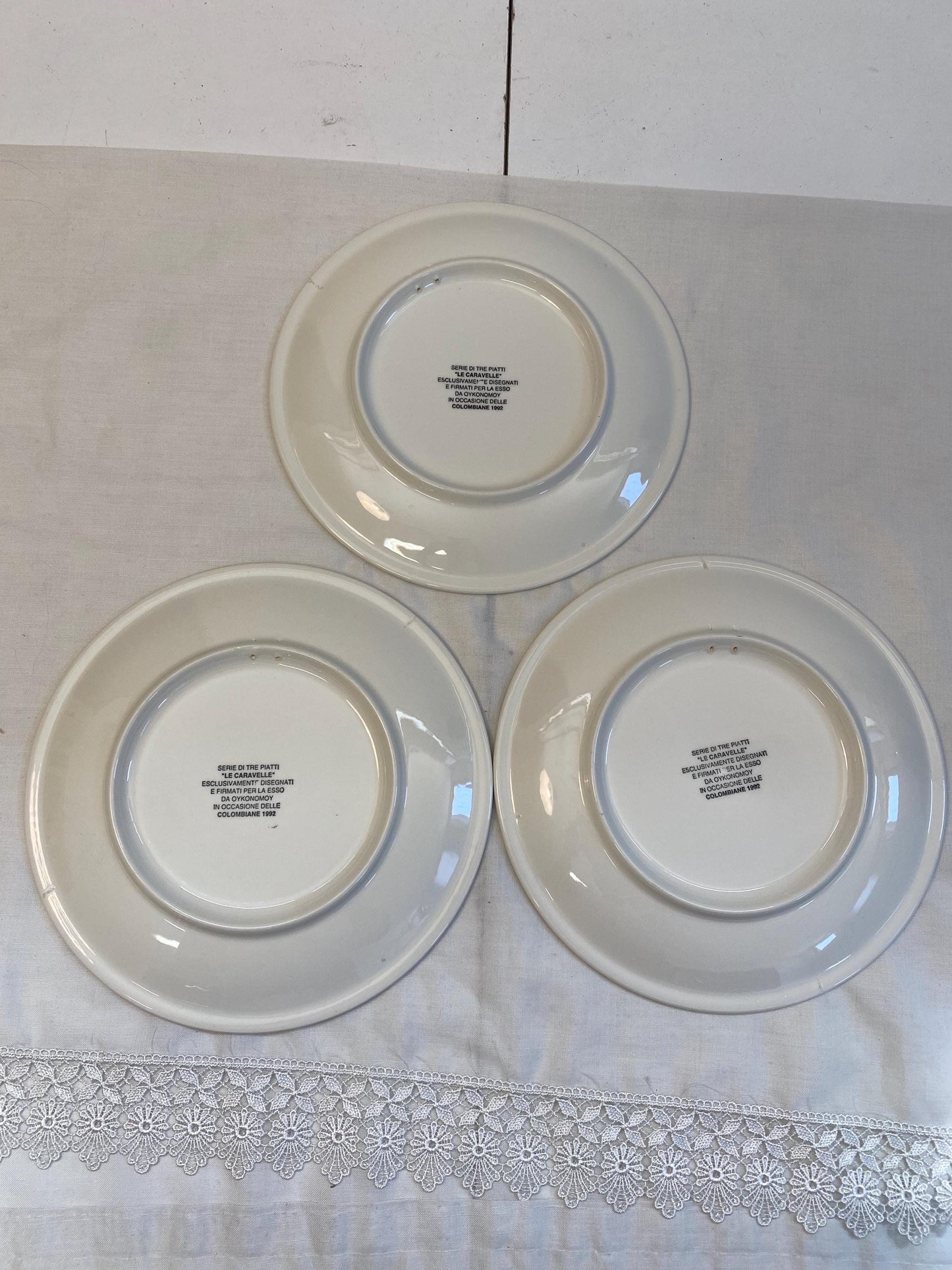 Set 3 piatti decorativi "Le Caravelle" 1992 | Nina Pinta Santa Maria by Oikonomoy | Edizione limitata Esso Colombiane 26 cm