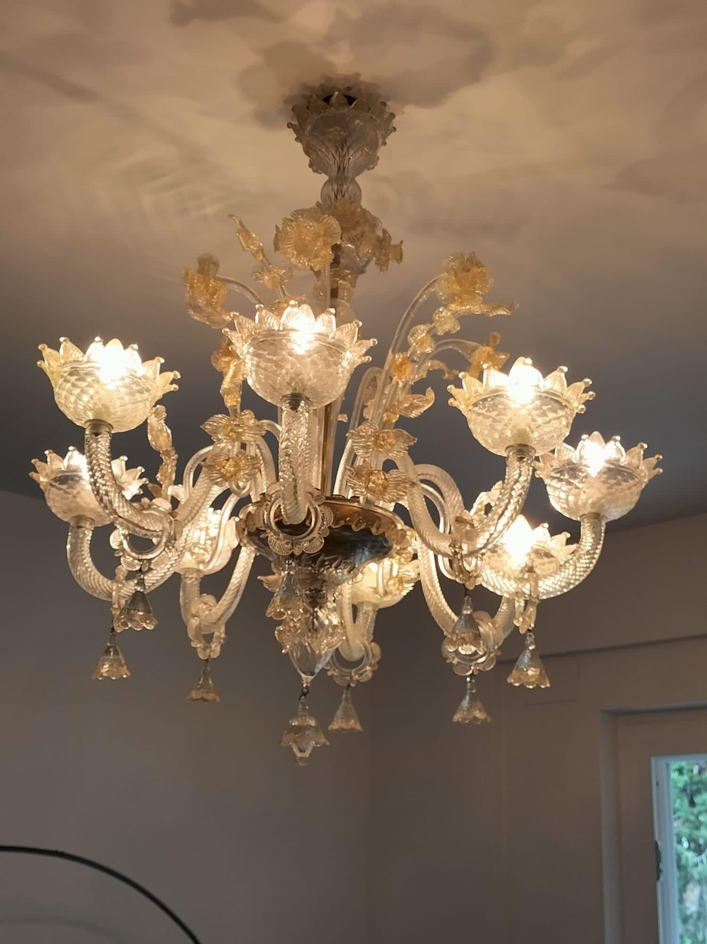 Lampadario vintage Murano anni 60 in vetro soffiato con fiori dorati  12 luci  Ø 90 x h 100 cm  barocco veneziano
