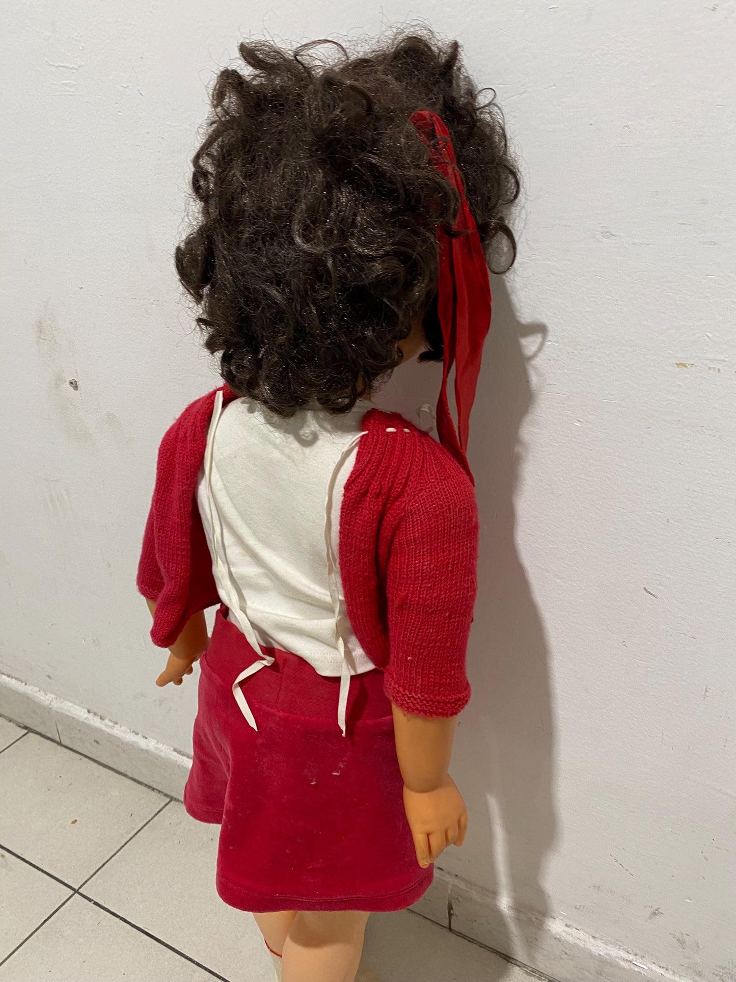 Bambola vintage italiana anni '70 90cm  Occhi mobili, capelli ricci, vestito rosso  Rara da collezione retro