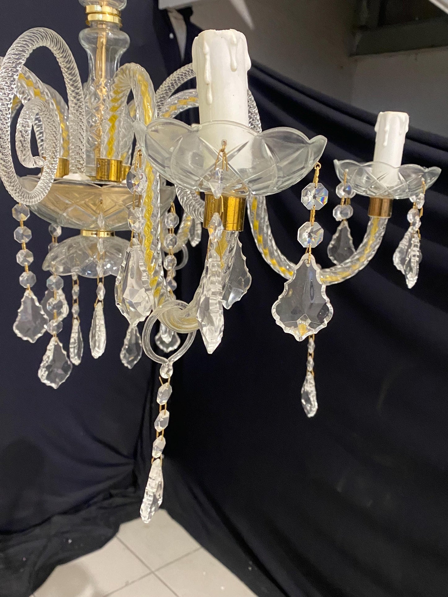 Lampadario vintage in vetro di Murano a 5 luci con pendenti, cristalli e dettagli oro, 40x60 cm regolabile  stile classico raffinato