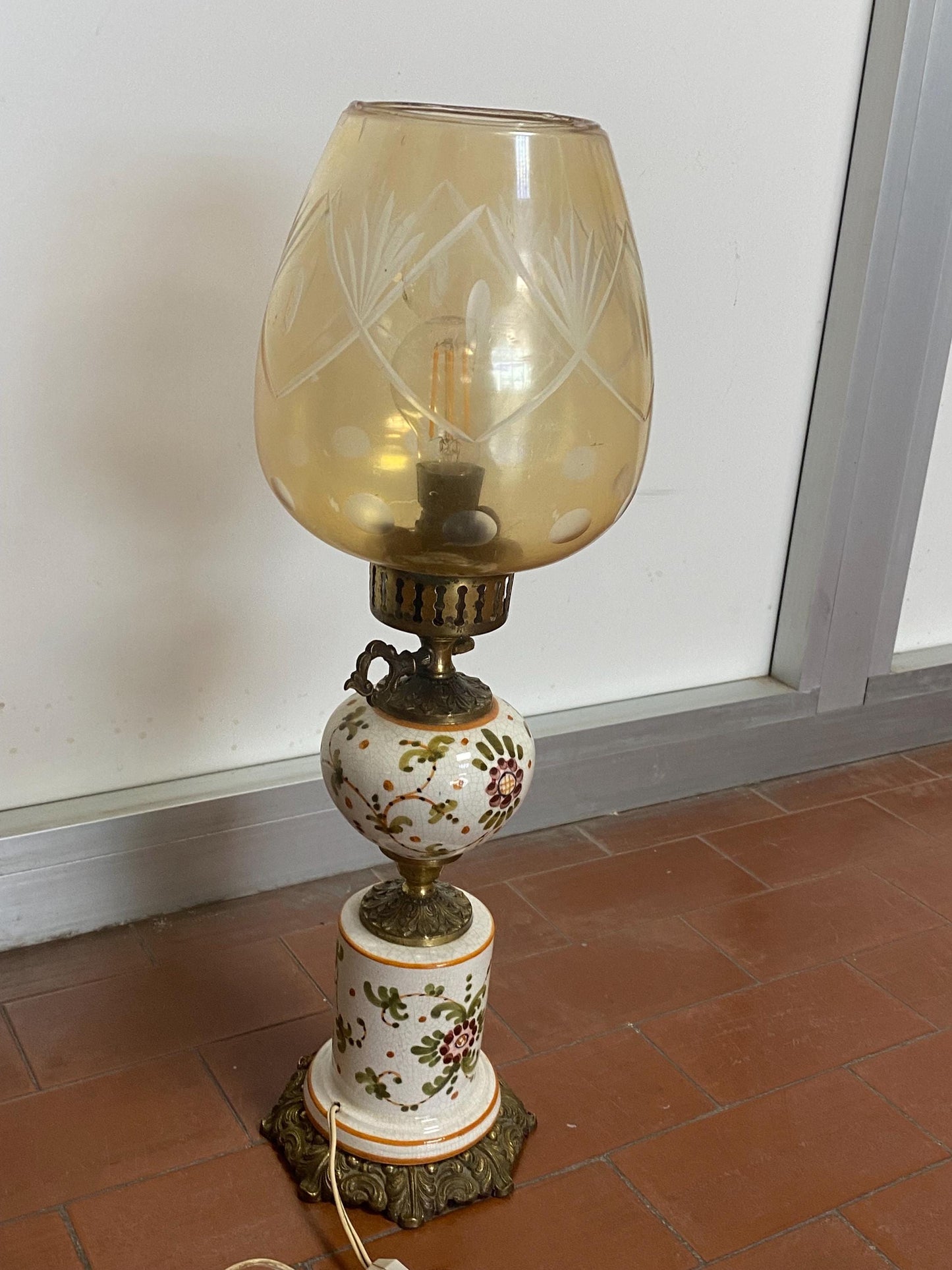 Lampada da Tavolo Vintage in Ceramica e Ottone Anni '50 - Eleganza Retrò per la Tua Casa