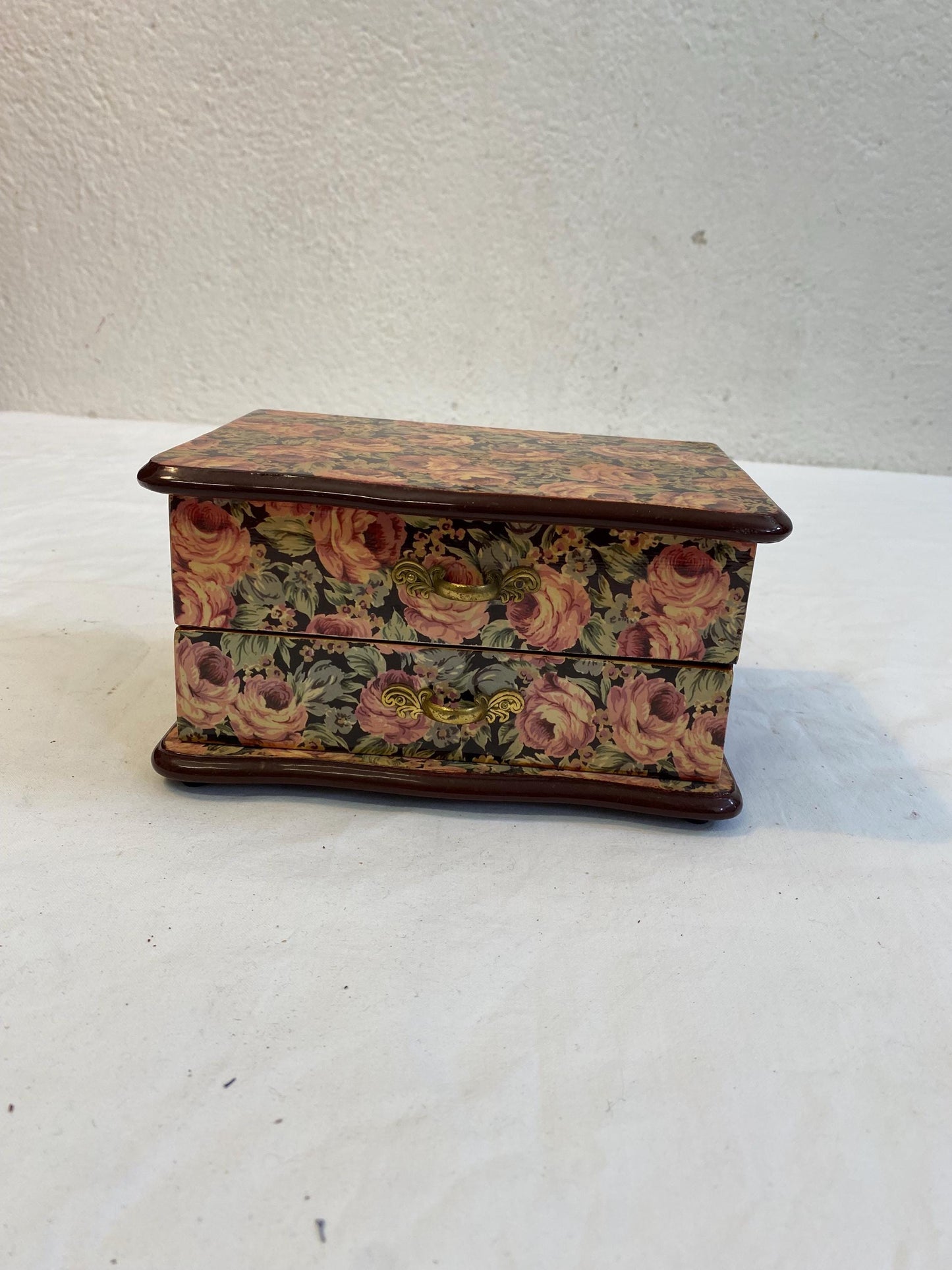 Carillon portagioie vintage floreale con cassetti, specchio e velluto rosso  20x14x11 cm  musica romantica anni '80