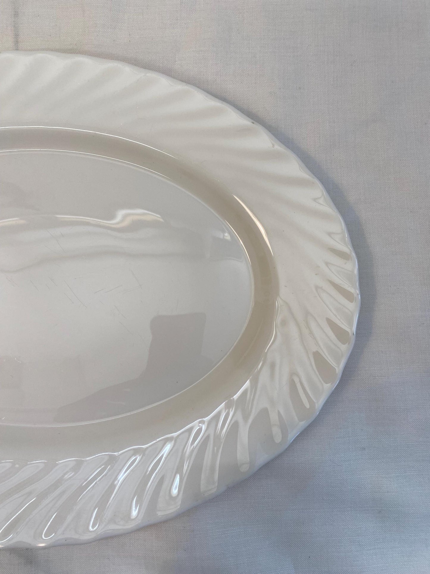 Piatto da portata ovale Arcopal France | Vetro opalino bianco 35x26 cm | Design vintage elegante per tavola e cucina