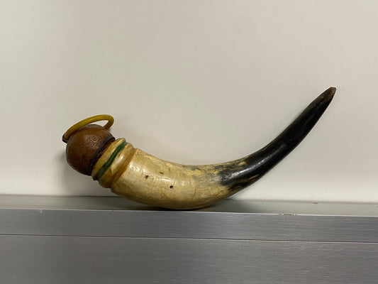Corno Decorativo con Tappo in Legno - Un Pezzo unico per l'Arredamento