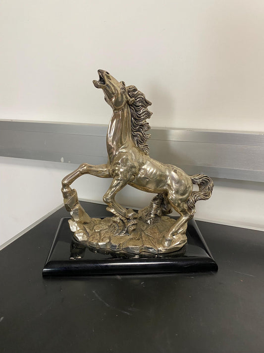 Statua Cavallo Rampante in Argento Laminato - Eleganza senza tempo