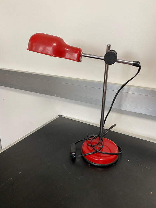 Lampada da scrivania design Veneta Lumi rossa anni '70: un tocco di stile vintage a casa tua