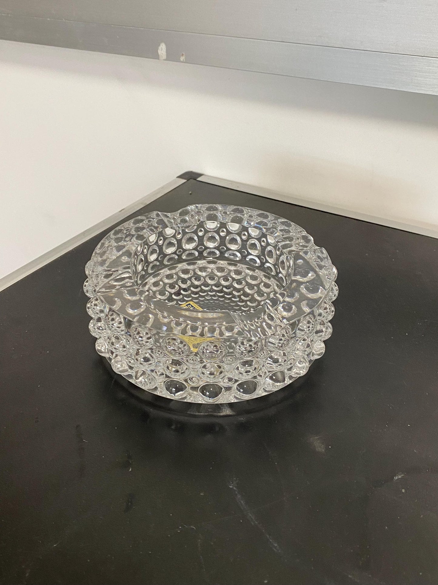 posacenere con boccioli di cristallo Op Art