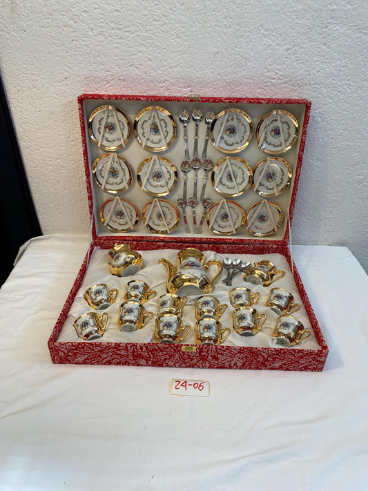 Servizio da caffè 12 persone Bavaria dorato vintage con piattini, cucchiaini e scatola originale  Porcellana decorata