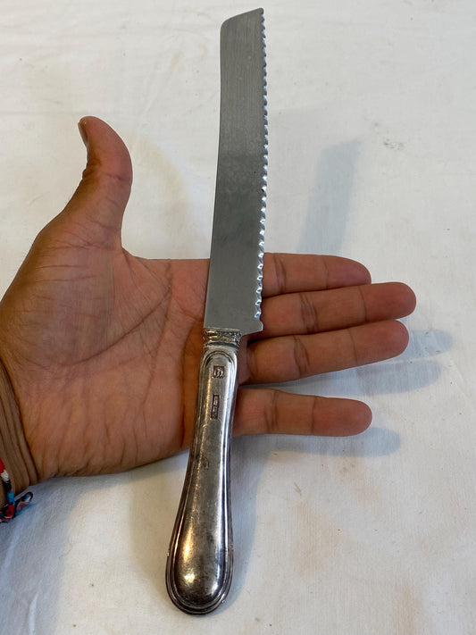 Coltello vintage seghettato placcato argento 29 cm con manico punzonato  posata da pane retrò per tavola elegante