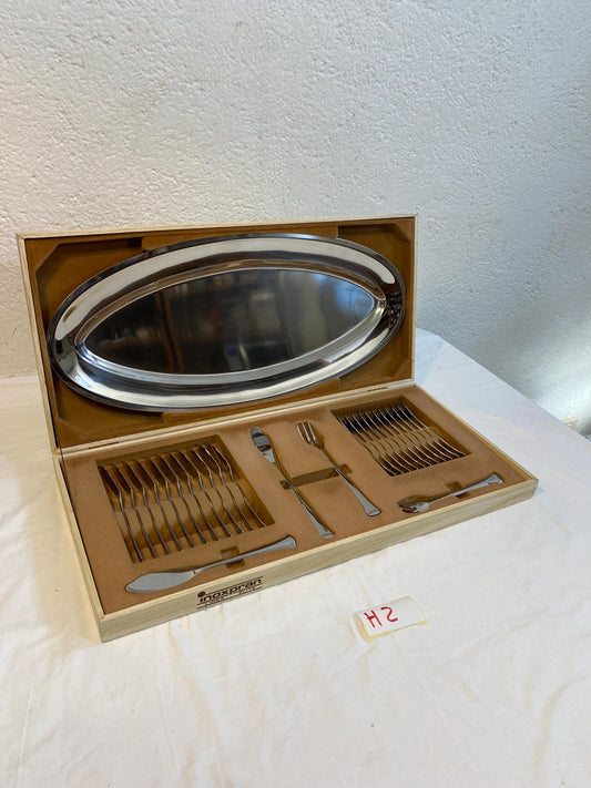 Set posate vintage Inoxpran con vassoio acciaio inox  24 pezzi con scatola legno 61x29 cm  Italia anni '70/'80 mai usato come nuovo