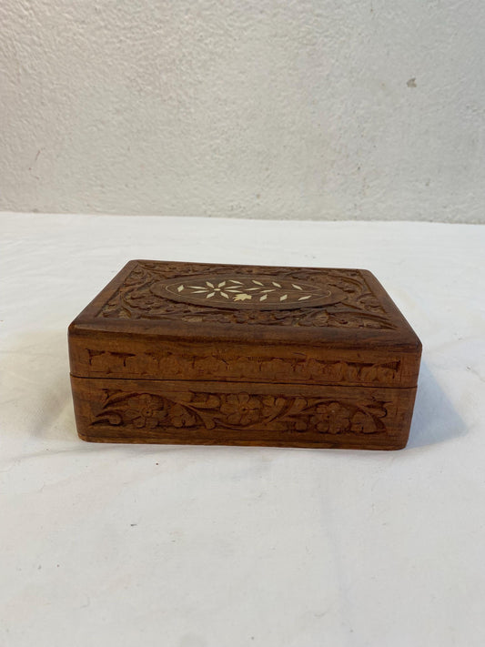 Scatola portagioie vintage in legno intagliato con intarsio in osso  India  18x13x7 cm  Fodera interna blu velluto