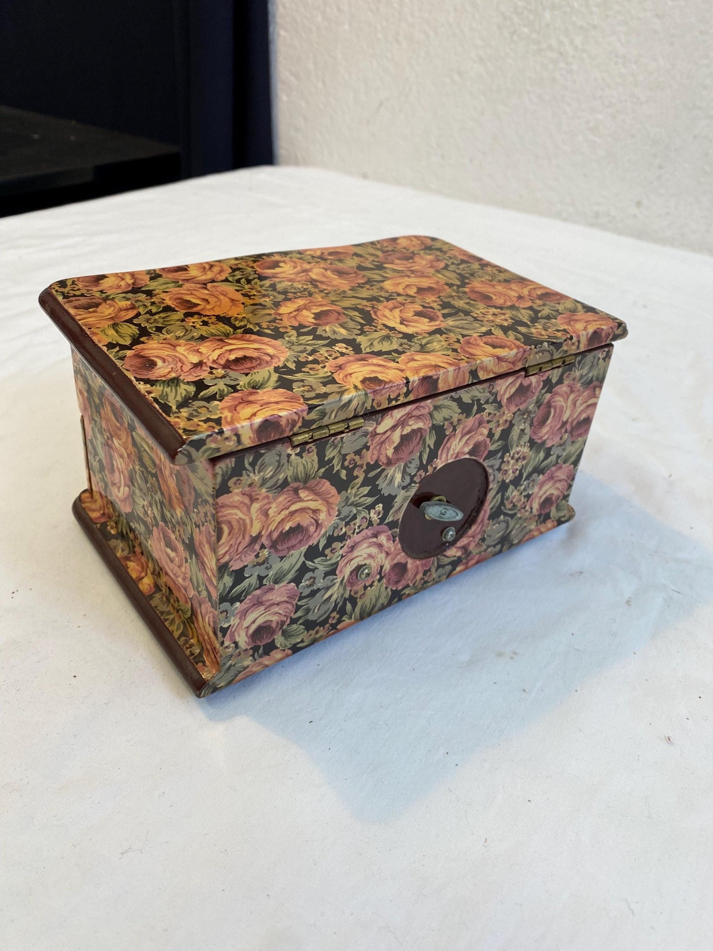 Carillon portagioie vintage floreale con cassetti, specchio e velluto rosso  20x14x11 cm  musica romantica anni '80