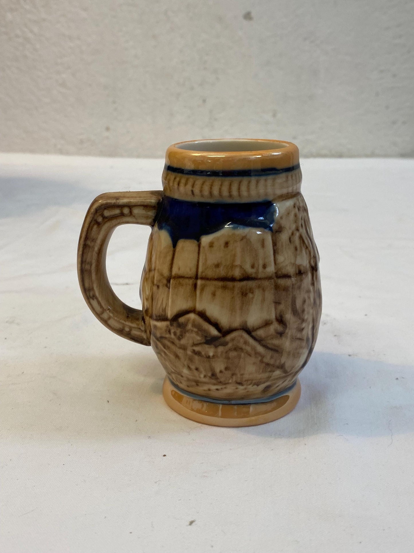 Boccale souvenir vintage Kirchberg Tirol in ceramica smaltata 11x10x7 cm, stile rustico alpino tirolese