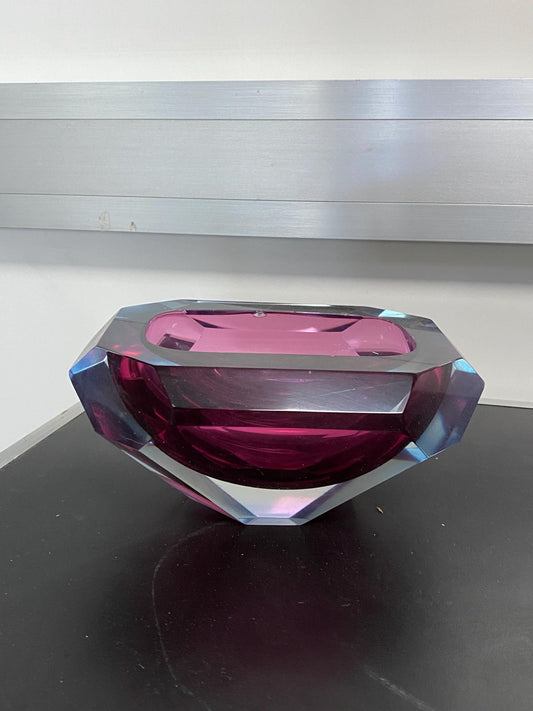 Posa Cenere per Fumatori in Vetro Viola a Forma di Diamante - Eleganza e Funzionalità