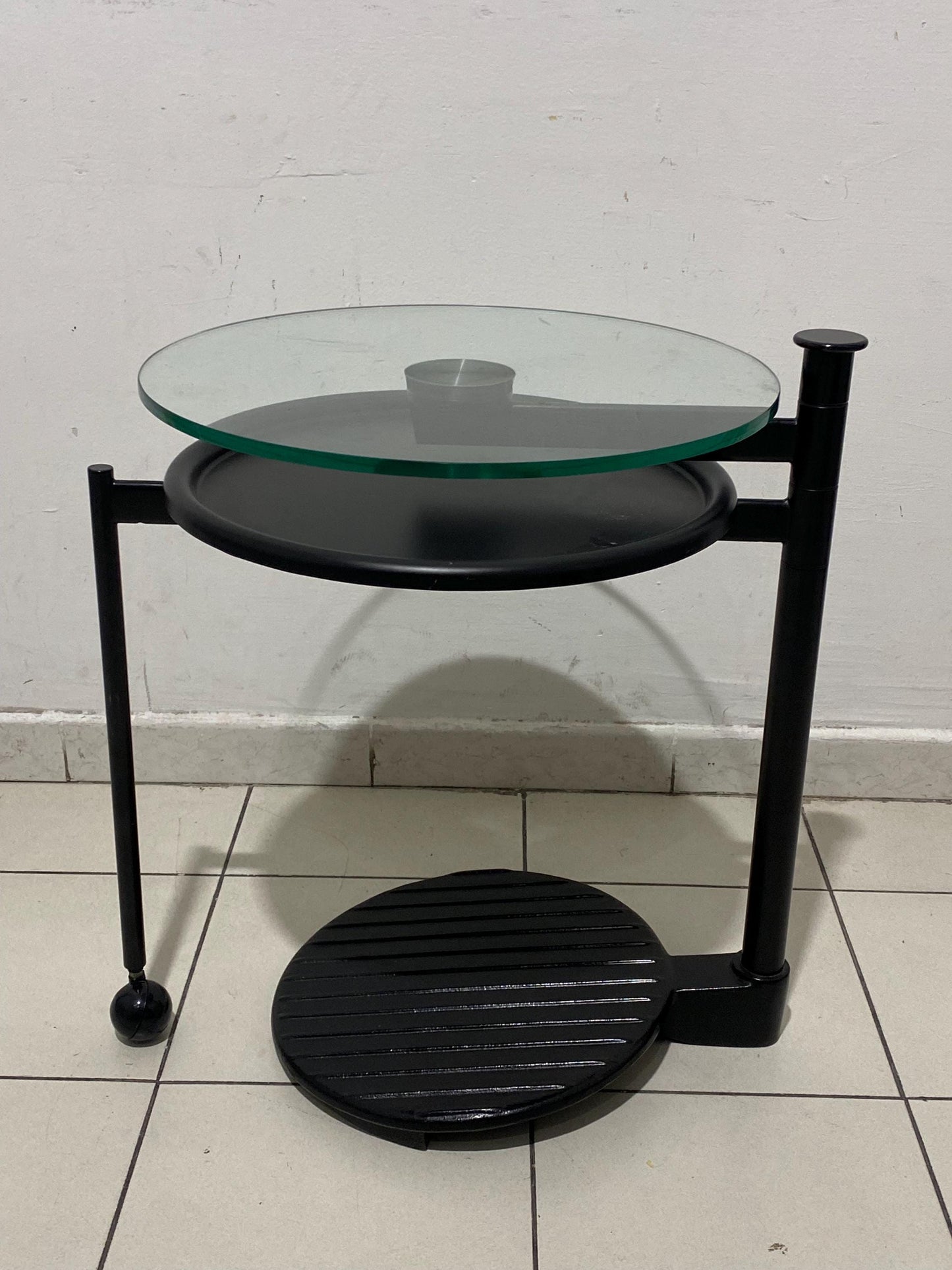 Vintage industrial design coffee table with rotatable glass top Ø45cm h60cm, black metal frame with wheel - 1980s Modern